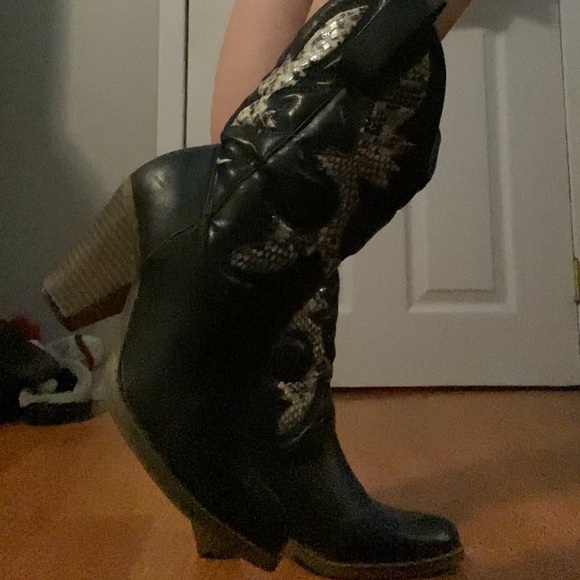 ‼️SOLD‼️ Journeys Cowboy Boots - Picture 3 of 6